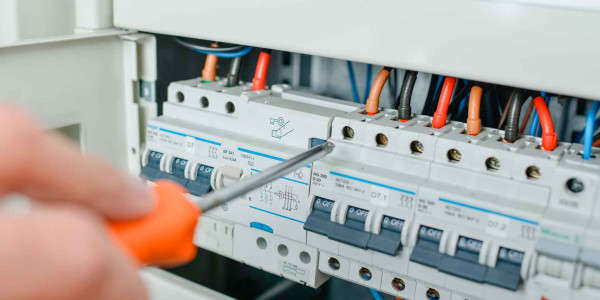 Electricistas Industriales · Instaladores Alta / Baja Tensión Braojos de la Sierra · Integración de sistemas de control SCADA para monitoreo remoto