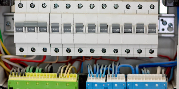 Electricistas Industriales · Instaladores Alta / Baja Tensión Braojos de la Sierra · Diagnóstico y solución de fallas en sistemas eléctricos